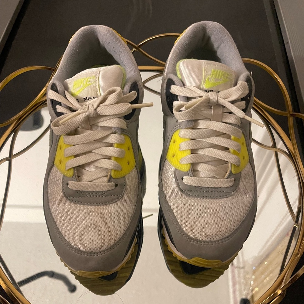 Nike Air Max Size 8 Men gently used in great condition